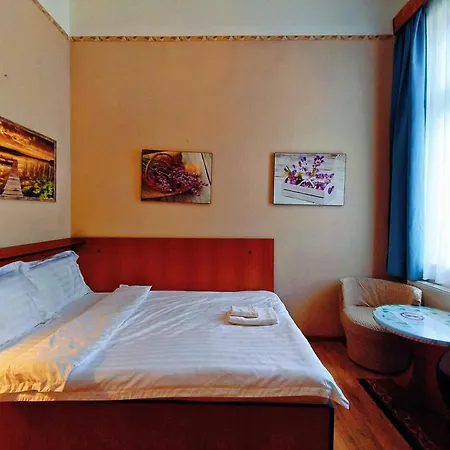 Kristal Hotel 2*