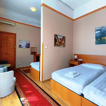 Kristal Hotel