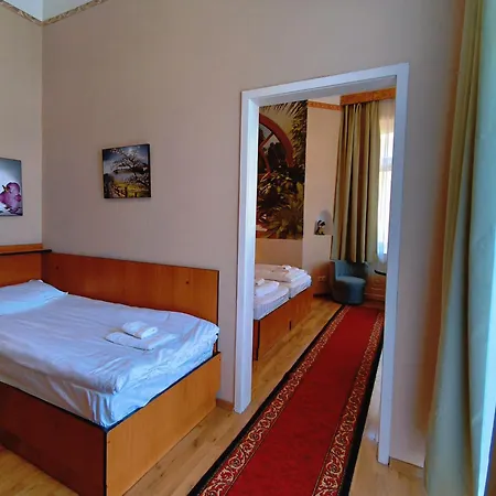 Kristal Hotel