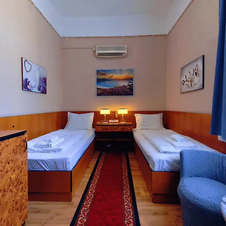 Kristal Hotel