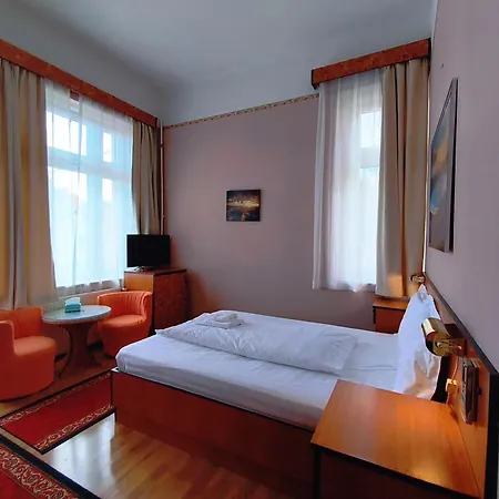 Kristal Hotel 2*