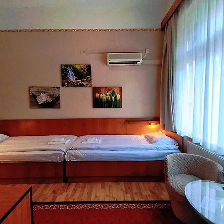 Hotel Kristal 2*