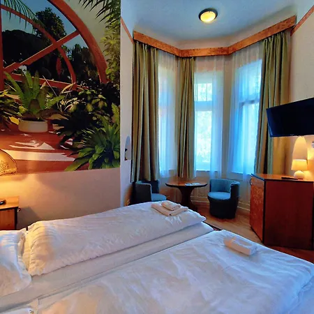 Kristal Hotel