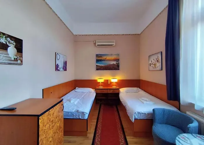 Kristal Hotel